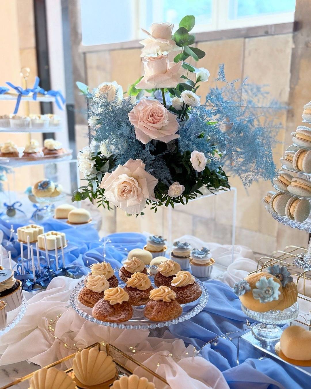 Weselny Słodki stół w błekitnych kolorach - Pracownia Kremlove Słodki Stół Weselny w błękitnej oprawie